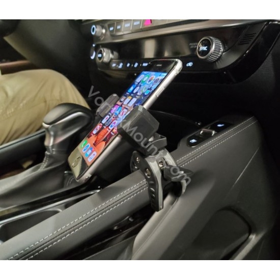 Kia Telluride phone mount: dashboard holder