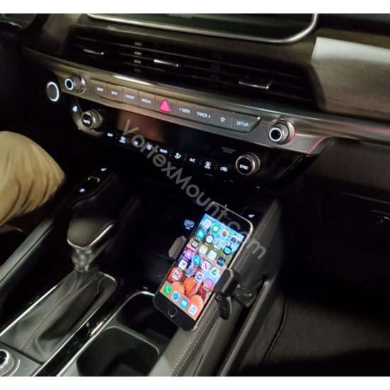 Kia Telluride phone mount: dashboard holder